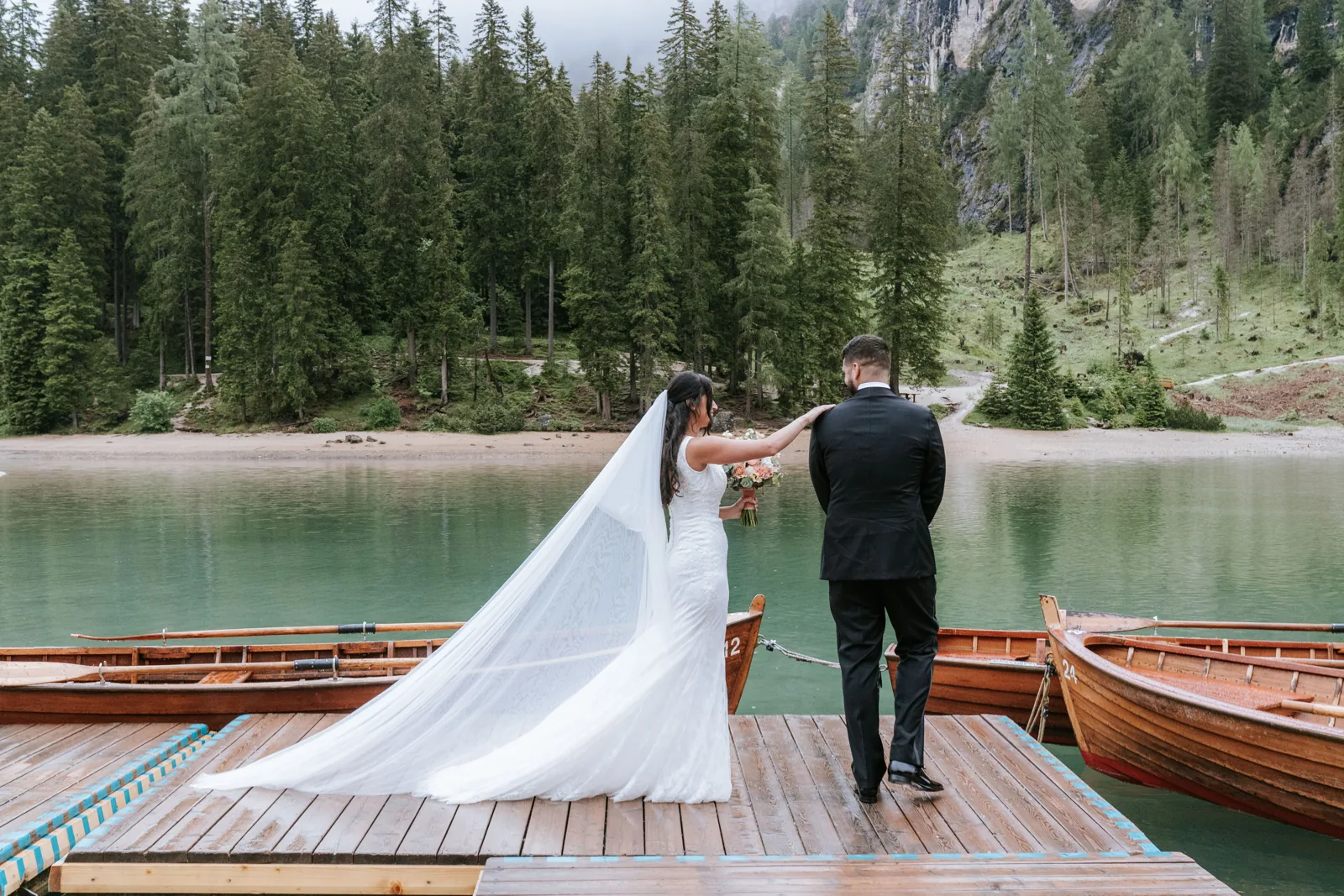 Wooden Boats and Lakeside Pizza &mdash; a Lago di Braies Elopement