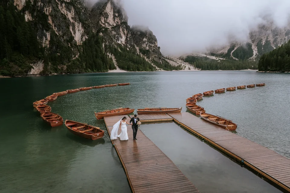 Wooden Boats and Lakeside Pizza — a Lago di Braies Elopement