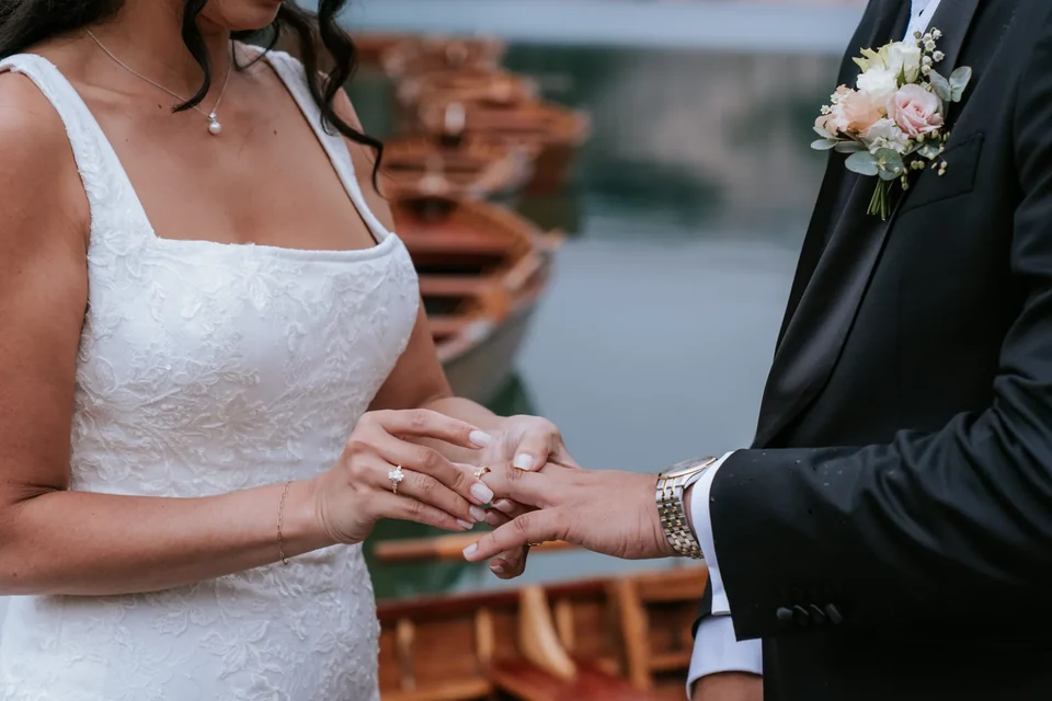 Wooden Boats and Lakeside Pizza — a Lago di Braies Elopement