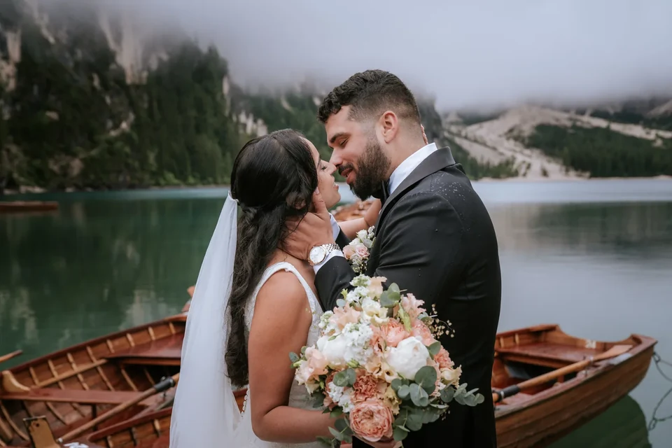 Wooden Boats and Lakeside Pizza — a Lago di Braies Elopement