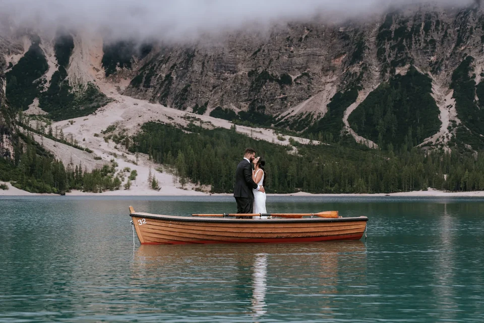 Wooden Boats and Lakeside Pizza — a Lago di Braies Elopement