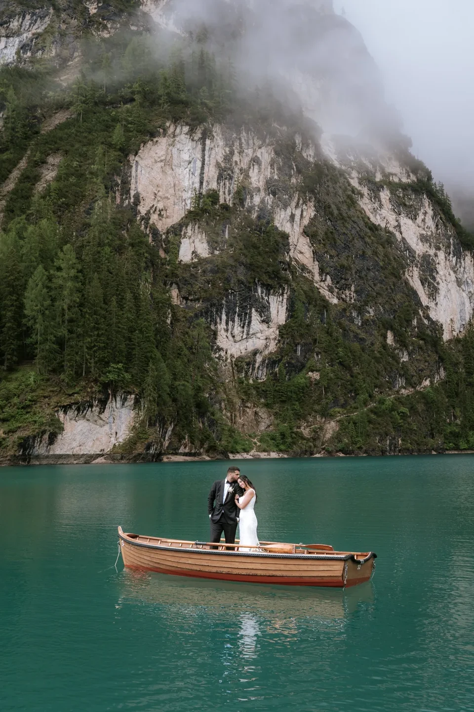 Wooden Boats and Lakeside Pizza — a Lago di Braies Elopement