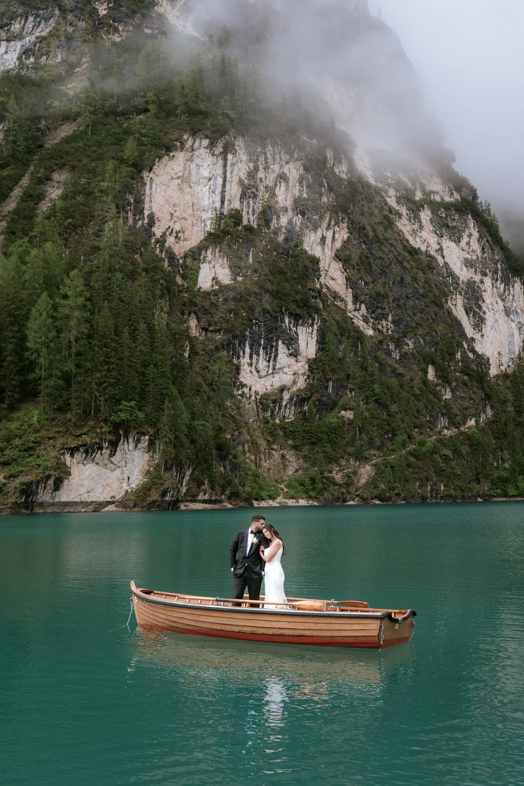 Wooden Boats and Lakeside Pizza &mdash; a Lago di Braies Elopement