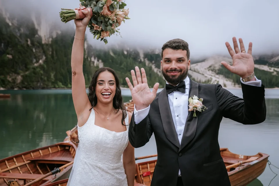 Wooden Boats and Lakeside Pizza — a Lago di Braies Elopement
