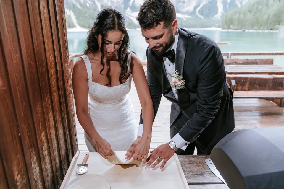 Wooden Boats and Lakeside Pizza — a Lago di Braies Elopement