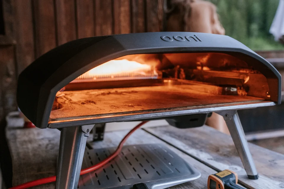 Wooden Boats and Lakeside Pizza — a Lago di Braies Elopement