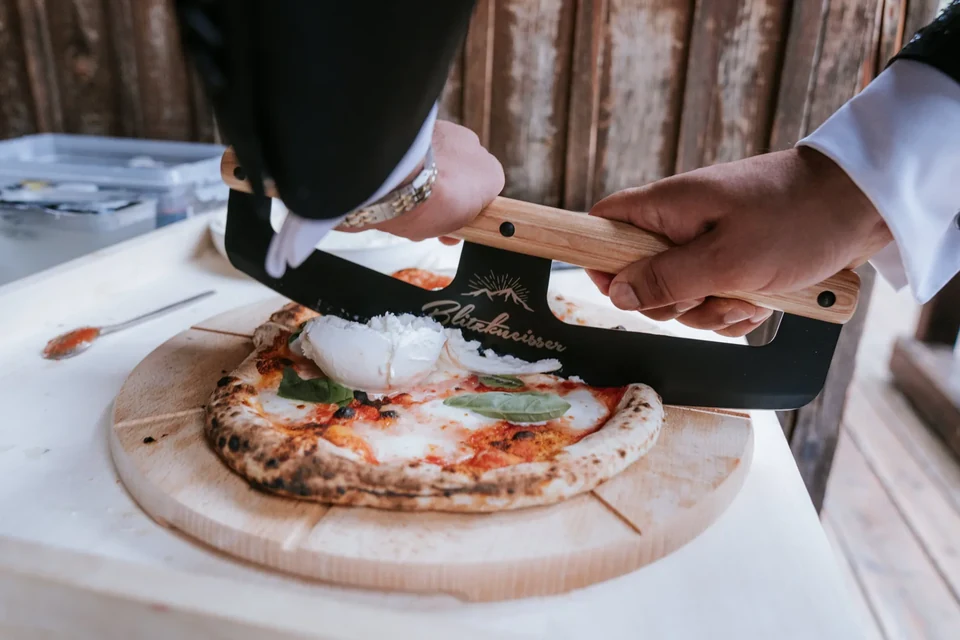 Wooden Boats and Lakeside Pizza — a Lago di Braies Elopement