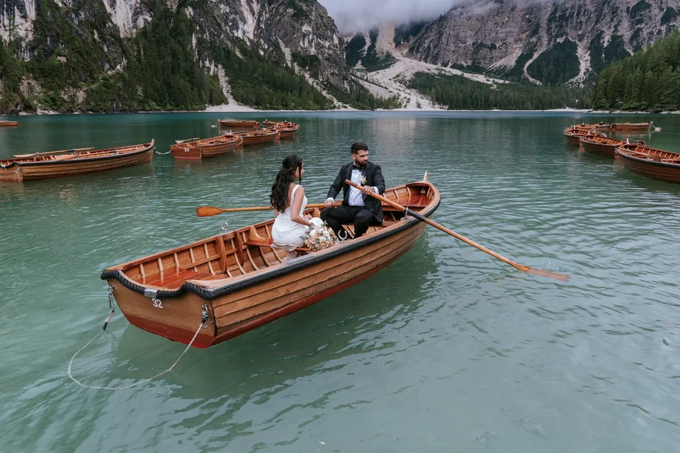 Wooden Boats and Lakeside Pizza — a Lago di Braies Elopement