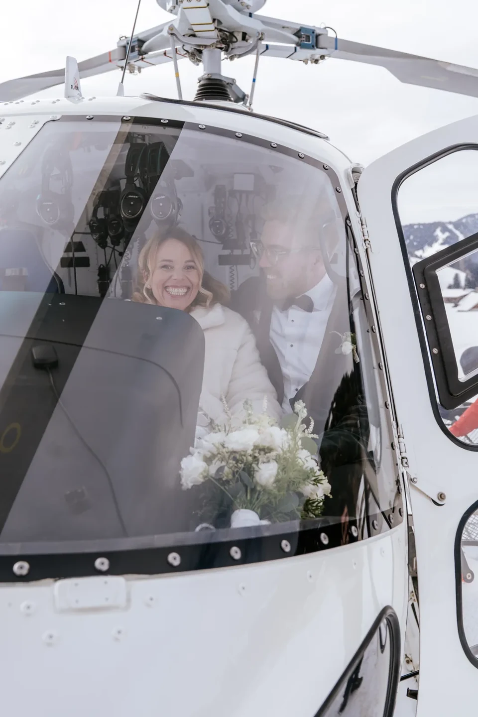 The couple inside the helicopter cabin during the flight