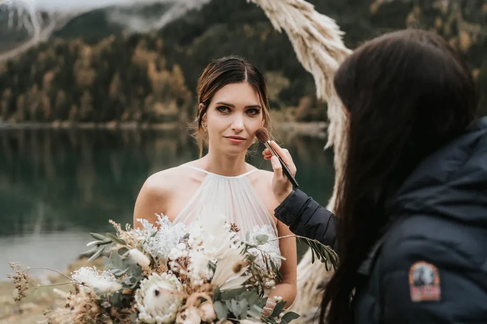 A last touch of make-up on location before the peaks