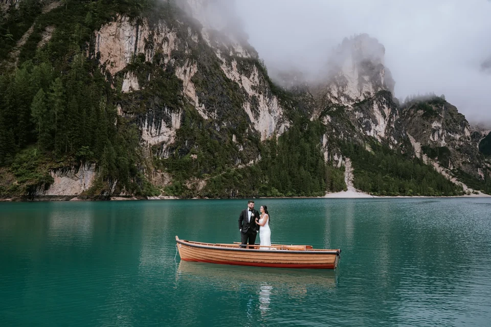 Wooden Boats and Lakeside Pizza — a Lago di Braies Elopement